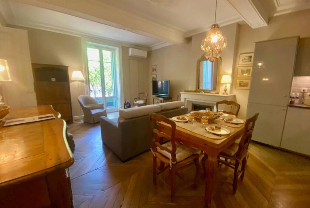 L'Historien - Avec Balcon Coeur De Nimes Apartamento Exterior foto