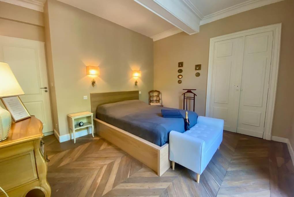 L'Historien - Avec Balcon Coeur De Nimes Apartamento Exterior foto