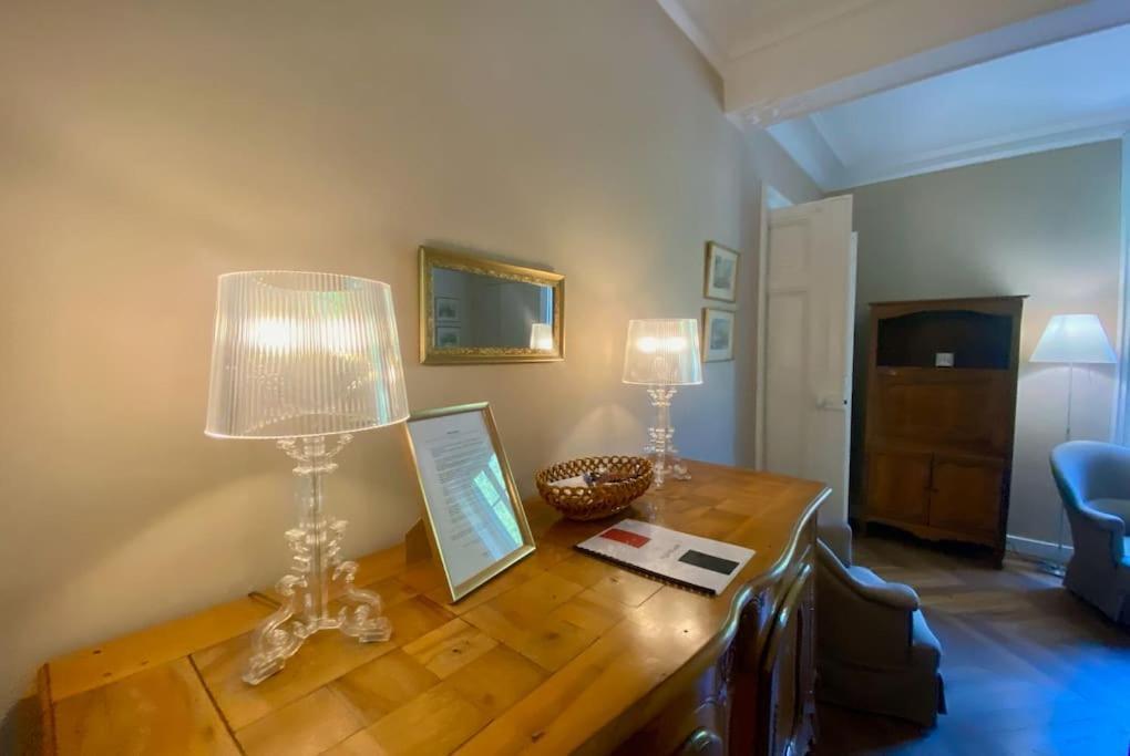 L'Historien - Avec Balcon Coeur De Nimes Apartamento Exterior foto